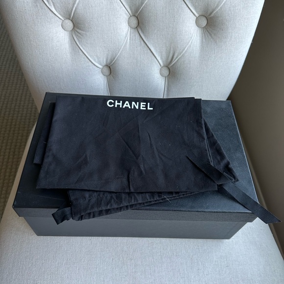 🤍🔥CHANEL WHITE SUEDE FLAT TOP SNEAKERS. SIZE 36.5. SOLD OUT EVERYWHERE!! - Picture 5 of 7